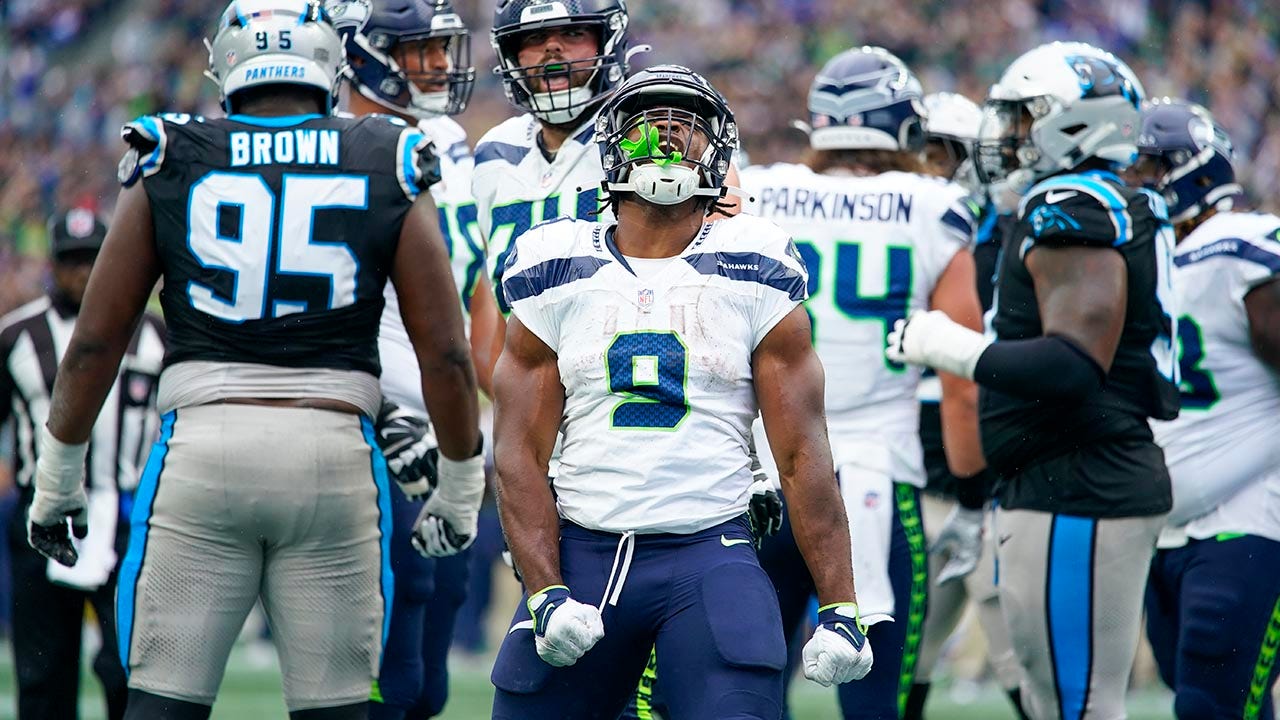 Kenneth Walker’s 2 touchdowns help Seahawks to victory over Panthers