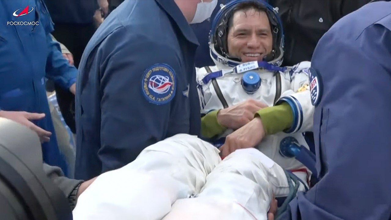 Un astronaute de la NASA revient sur Terre après 371 jours dans l’espace, un record américain du plus long vol spatial continu