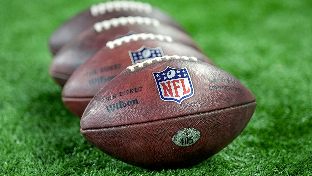 Football Surpasses Baseball As America s National Pastime Survey Says 