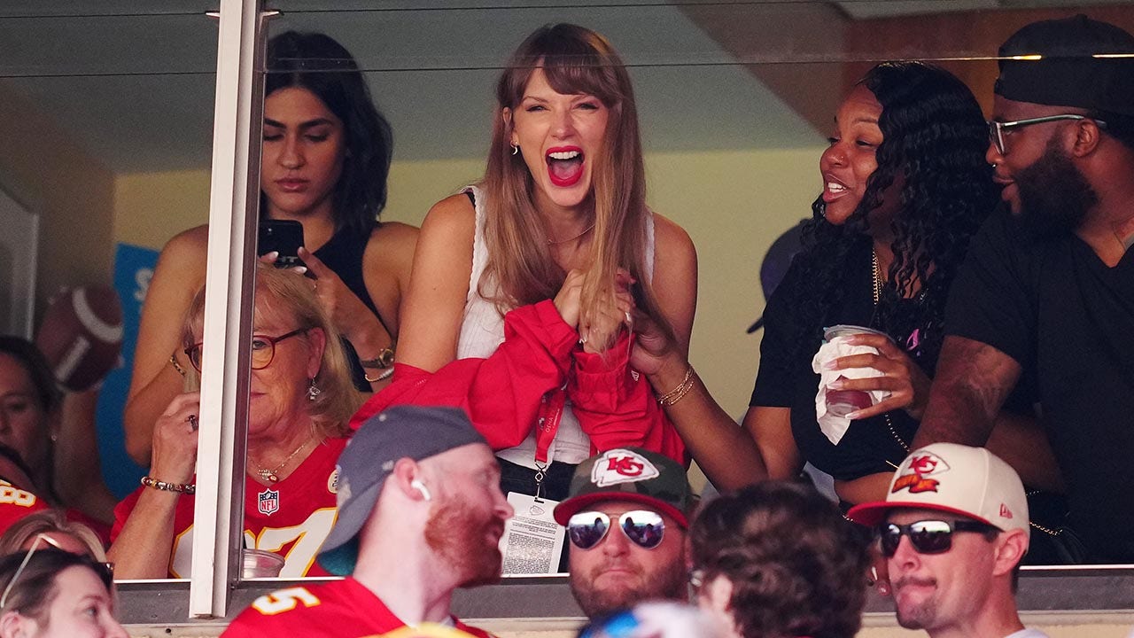 Taylor Swift surprised Travis Kelce at the Chiefs game — but Andy Reid  manifested it