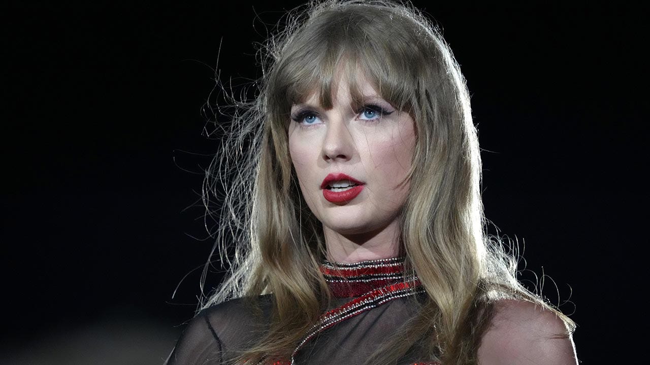Những bức ảnh tục tĩu do AI tạo ra của Taylor Swift khiến người hâm mộ phẫn nộ: ‘Hãy bảo vệ Taylor Swift’