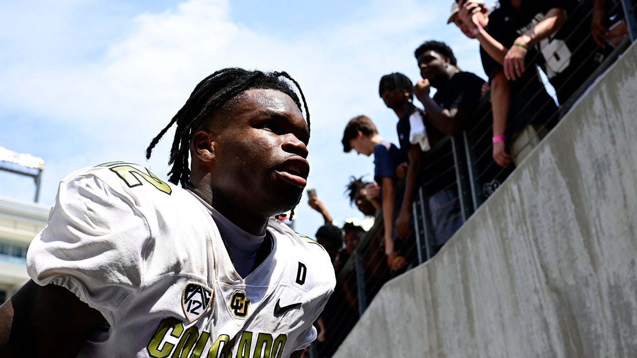 Travis Hunter Shocks the World, Commits to Deion Sanders and