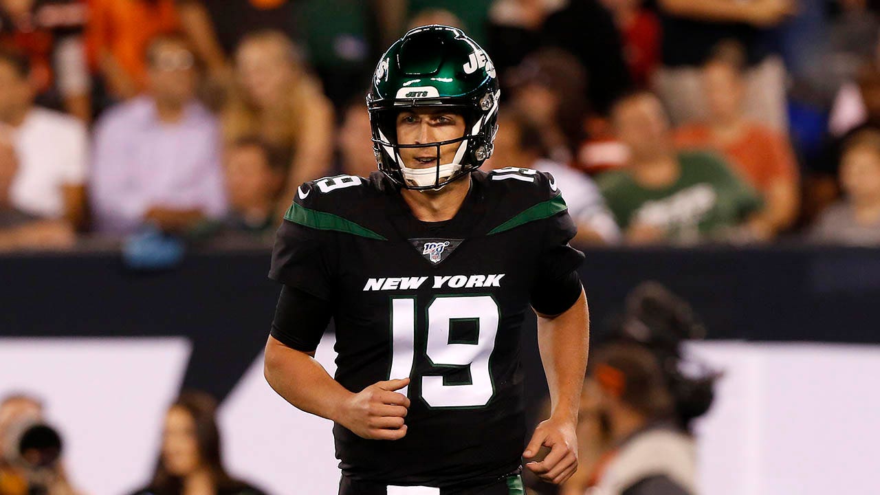 Jets In Discussions With Free Agent QBs; Team To Start Zach Wilson