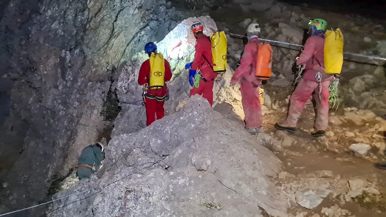 Trapped American Caver Mark Dickey Could Be Brought To Surface Today Or Tomorrow Turkish