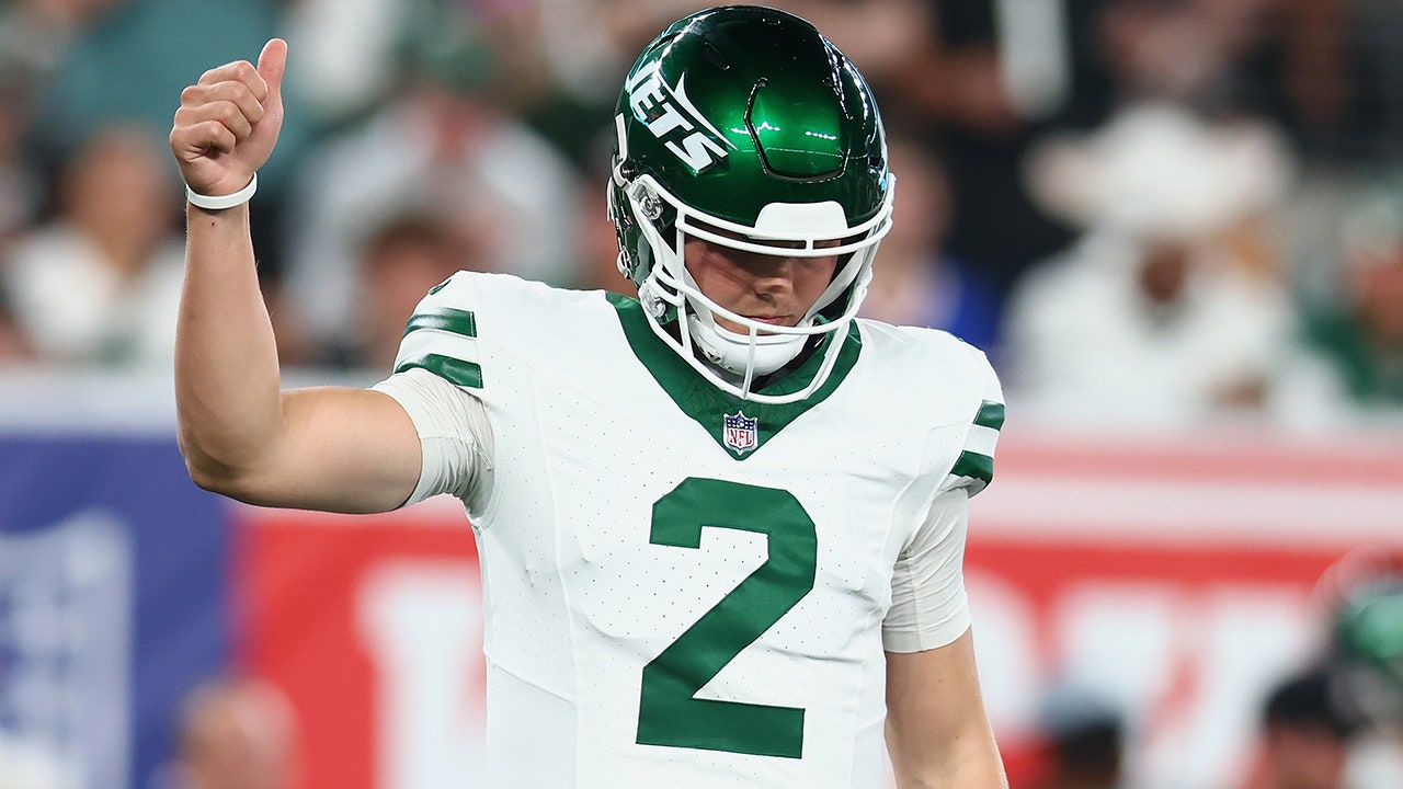 Zach Wilson’s mom expresses her displeasure after Jets QB gets hit with water bottle