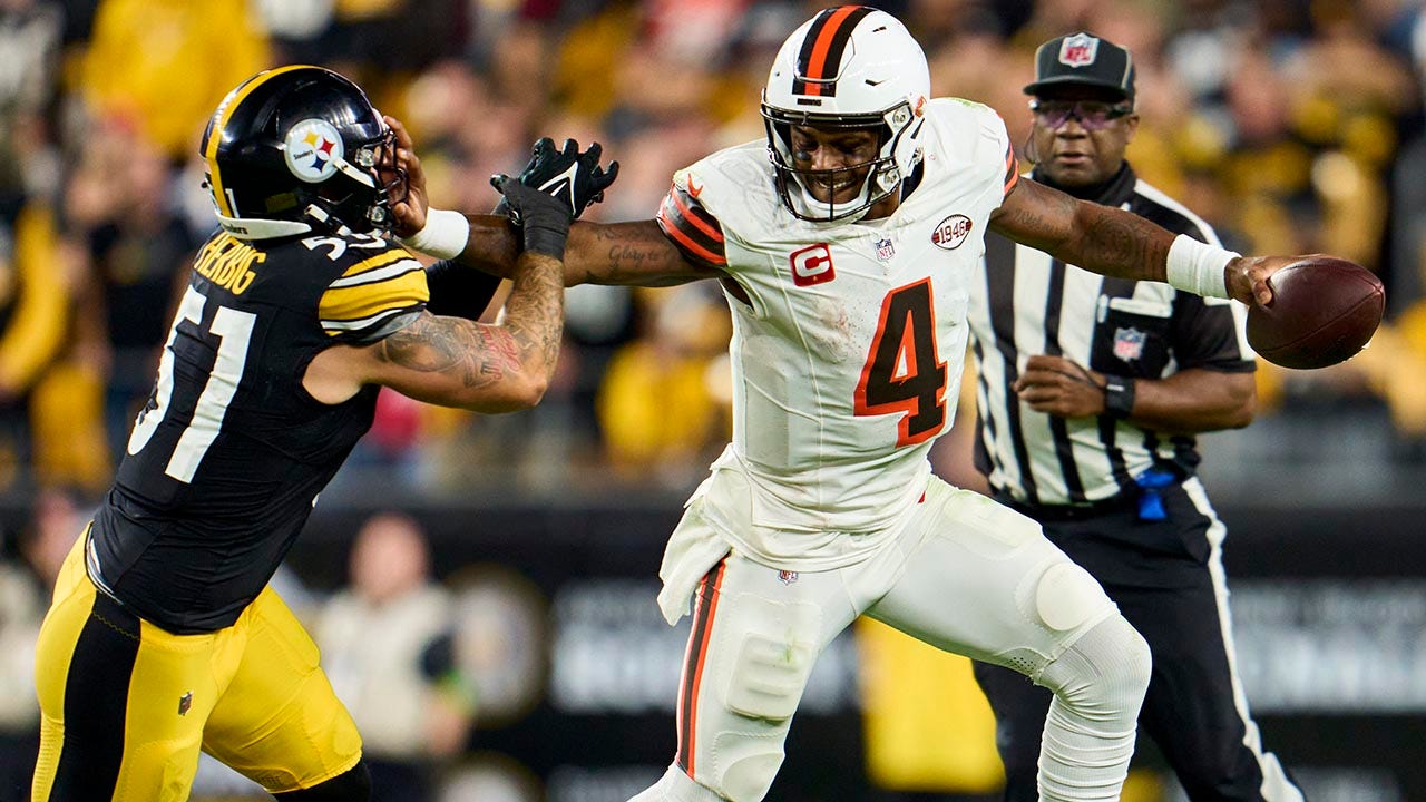 Browns’ Deshaun Watson avoids ejection after pushing official, commits 2 personal fouls in loss