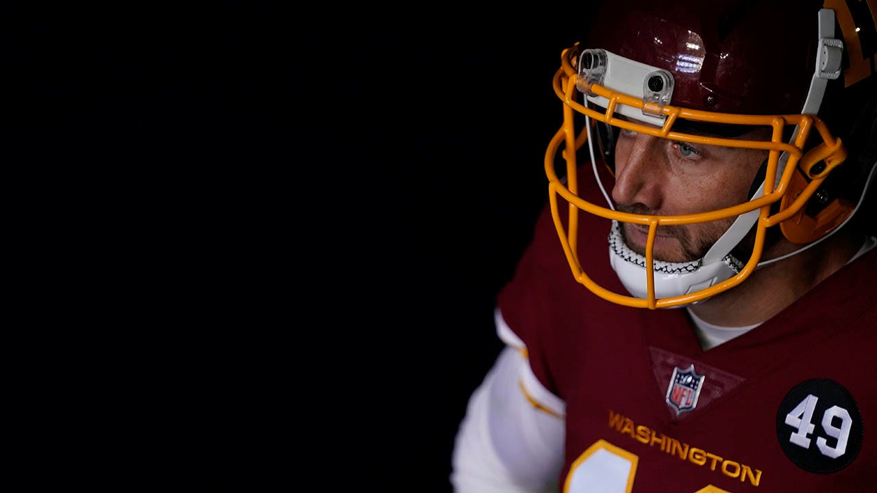 Redskins QB Alex Smith revealed he had 17 surgeries on his broken leg