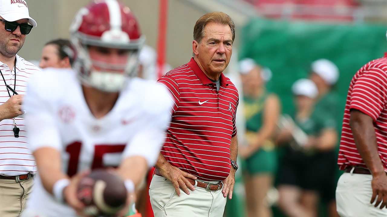 Alabama Coach Nick Saban Questions Oregon's Offense - The New York Times