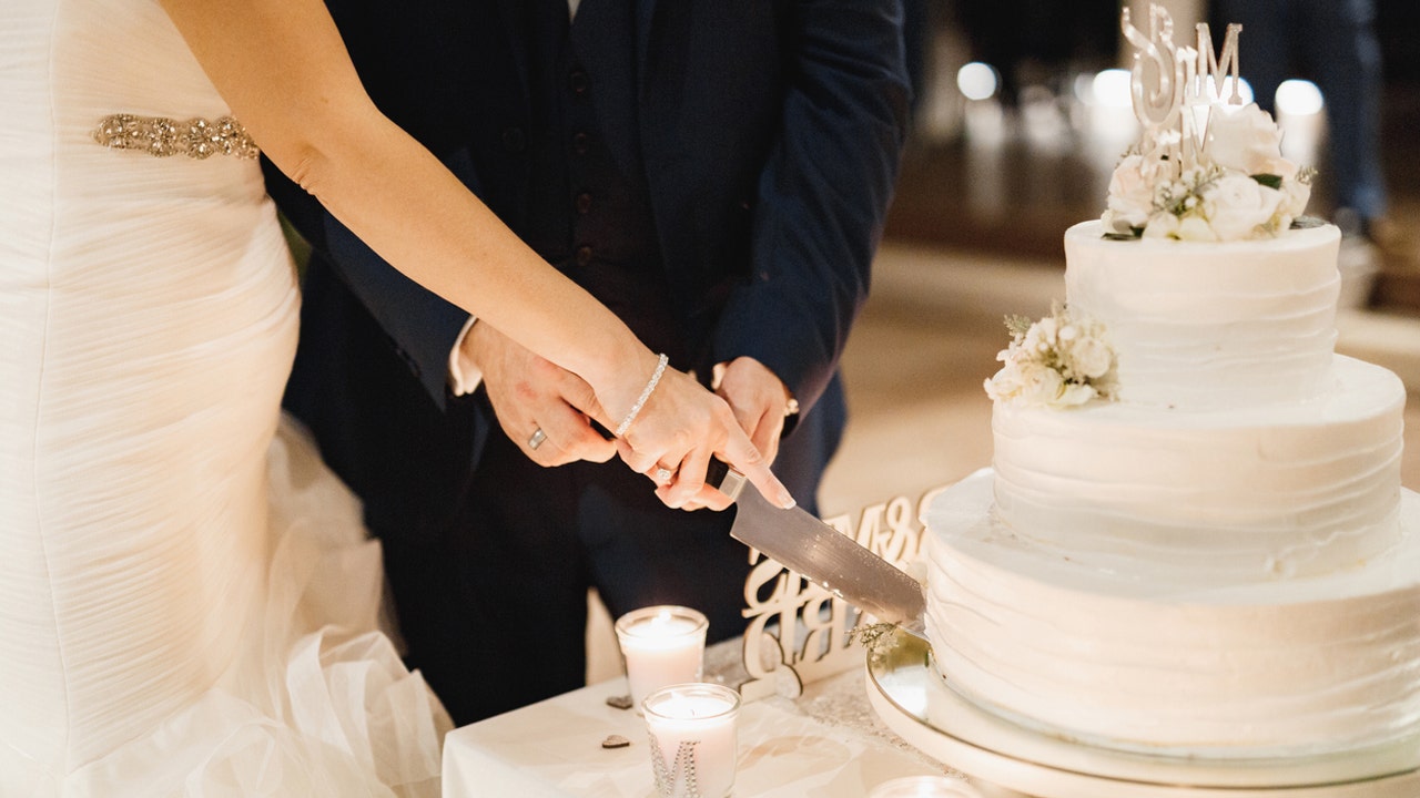 How to Cut a Wedding Cake | LoveToKnow