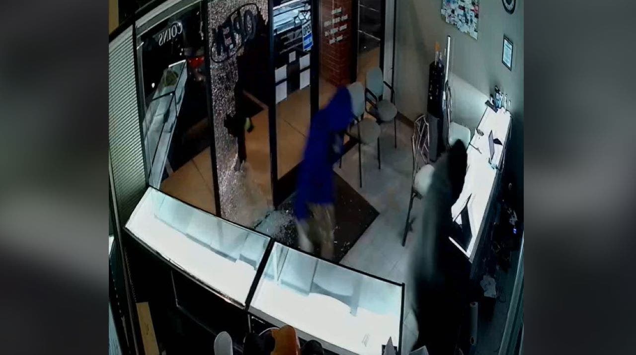 Tennessee police search for thieves who burglarized Memphis jewelry ...