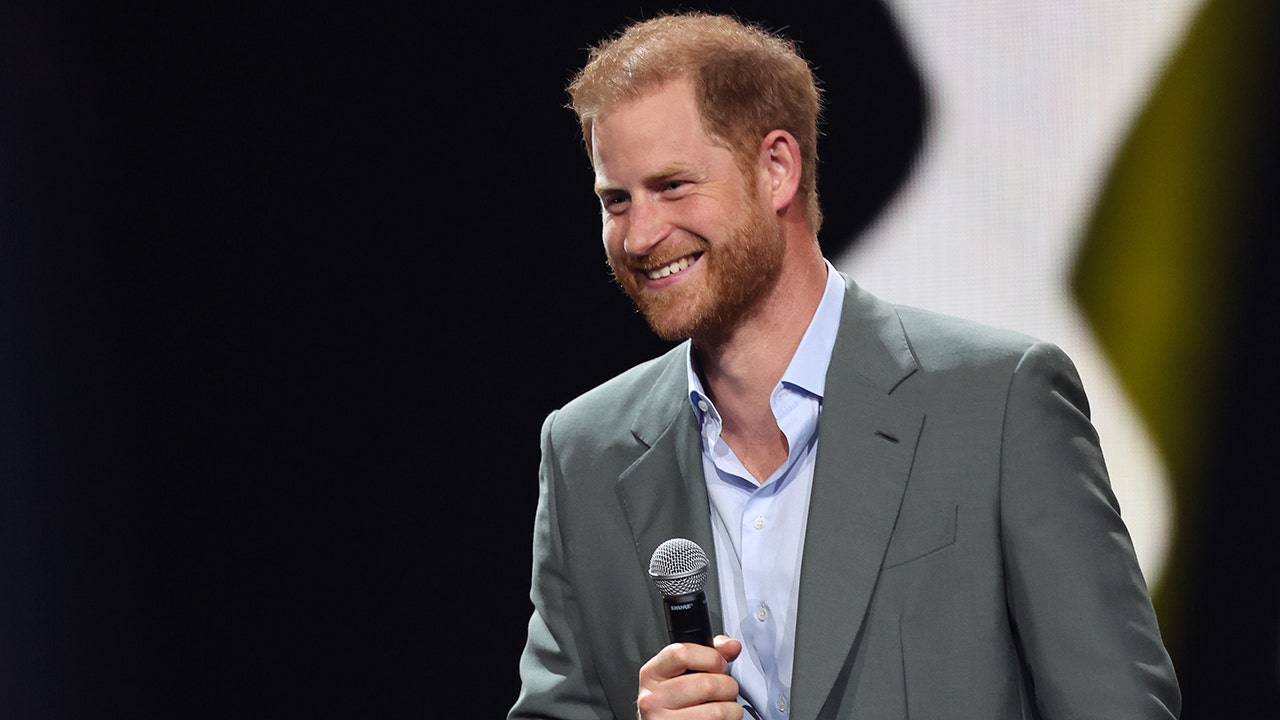 Prince Harry cheers on wounded warriors at Invictus Games