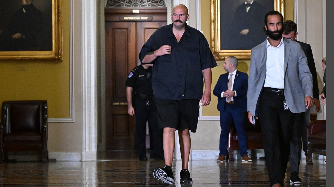 Reporter puts relaxed Senate dress code to the test at luxury NYC