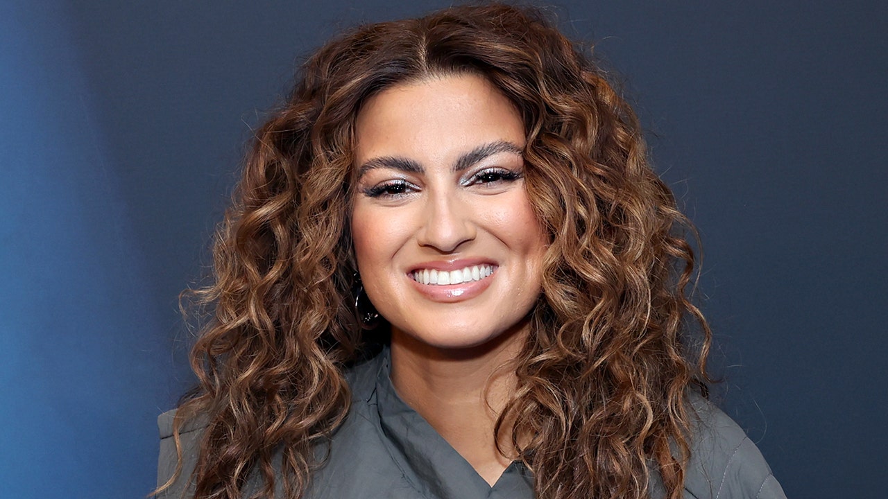 Gospel singer Tori Kelly recalls 'collapsing' from blood clots and recovery journey: 'God had me'