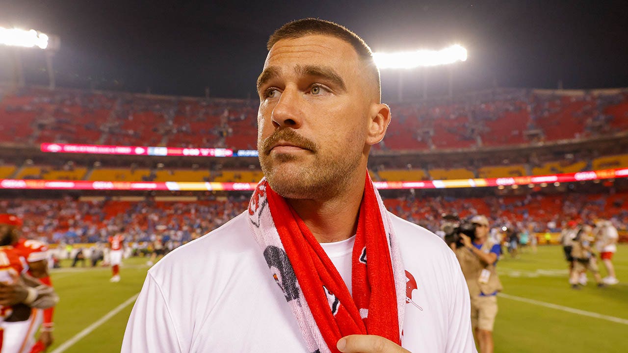 Travis Kelce trolls Chiefs fans during practice after missing season opener  with leg injury