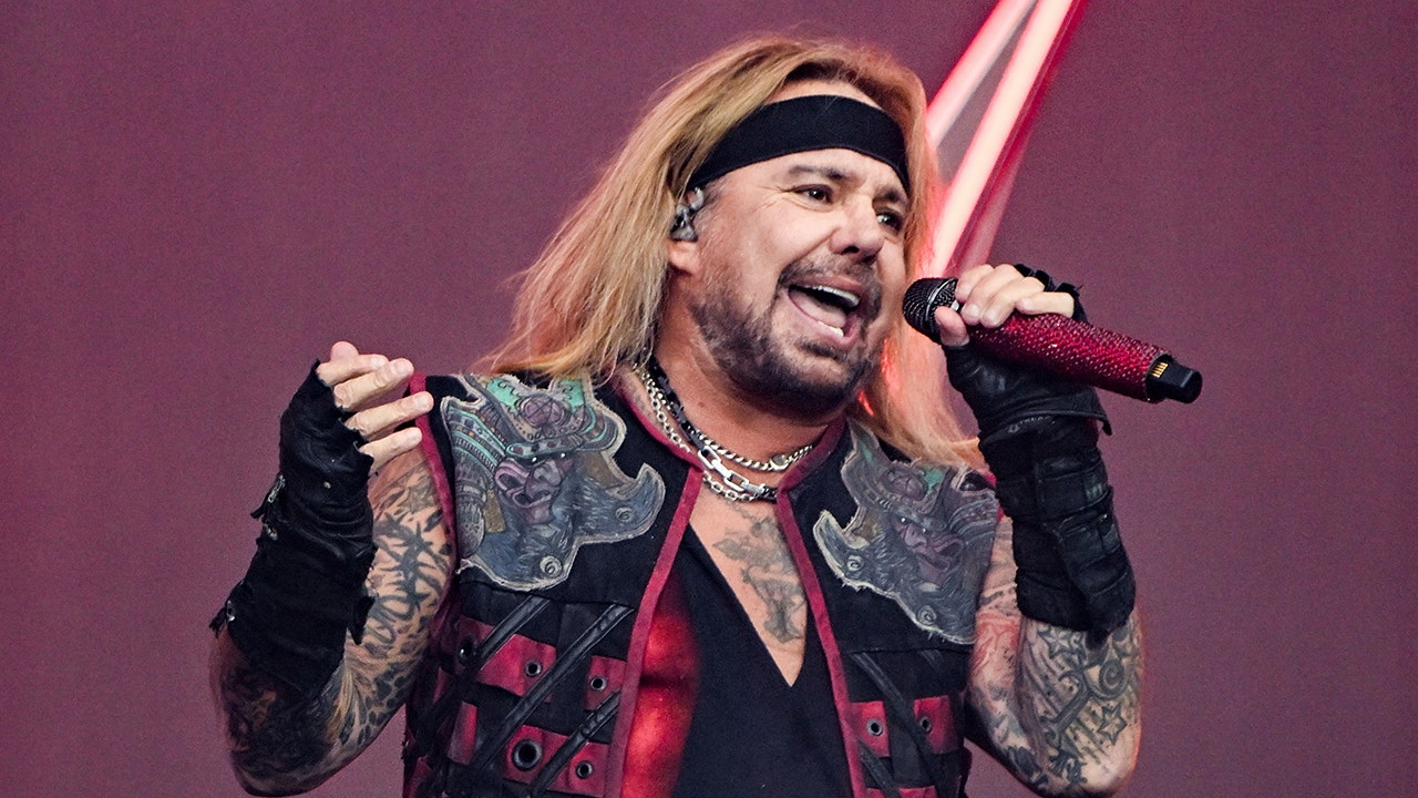 Vince Neil sought safety from shooting at Oklahoma State Fair in a dressing room