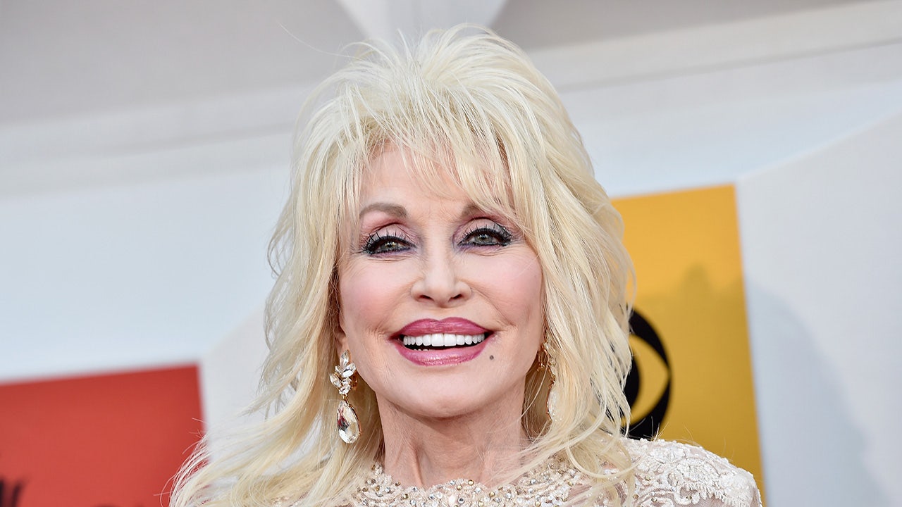 Dolly Parton shares the only reason she’d be caught without makeup ‘It