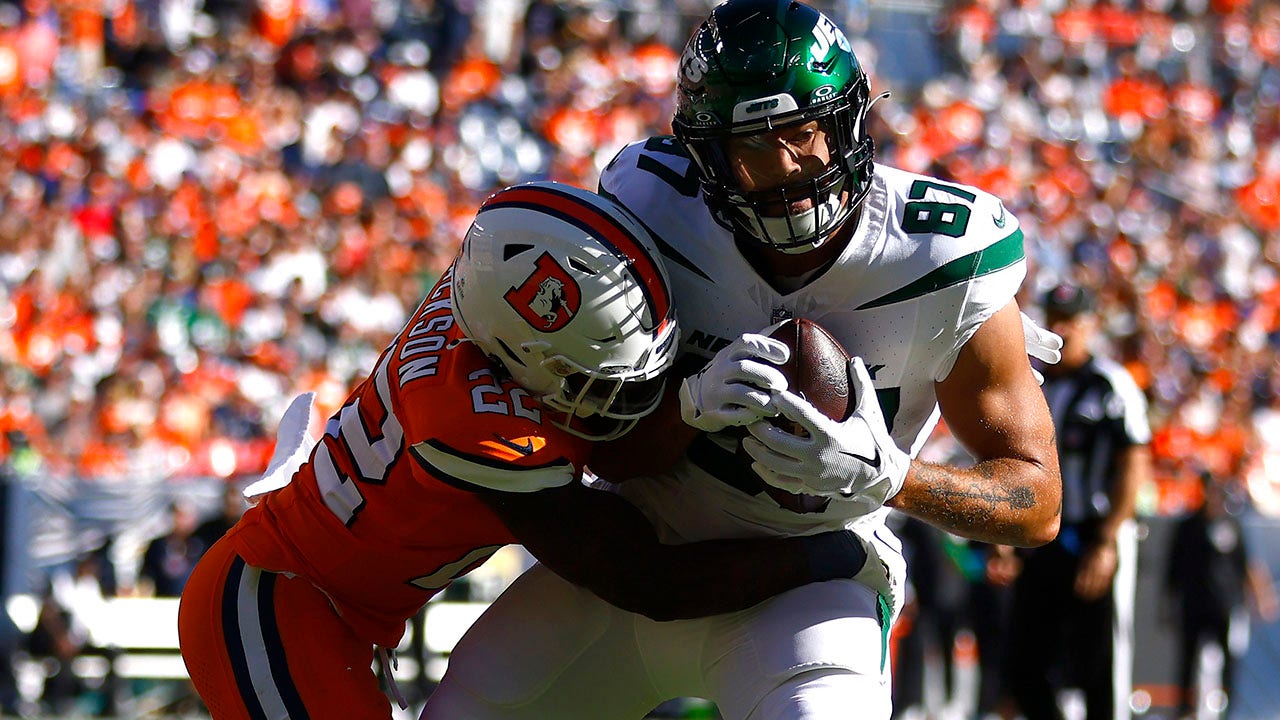 NY Jets tight end CJ Uzomah impressed by British NFL knowledge on