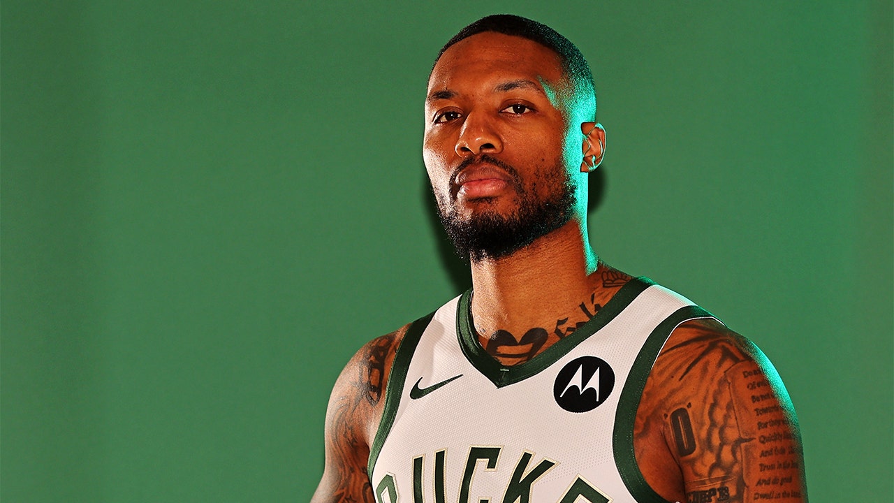 Damian Lillard Bucks jerseys are flying off shelves following Bucks trade:  Here's how, where to get yours 