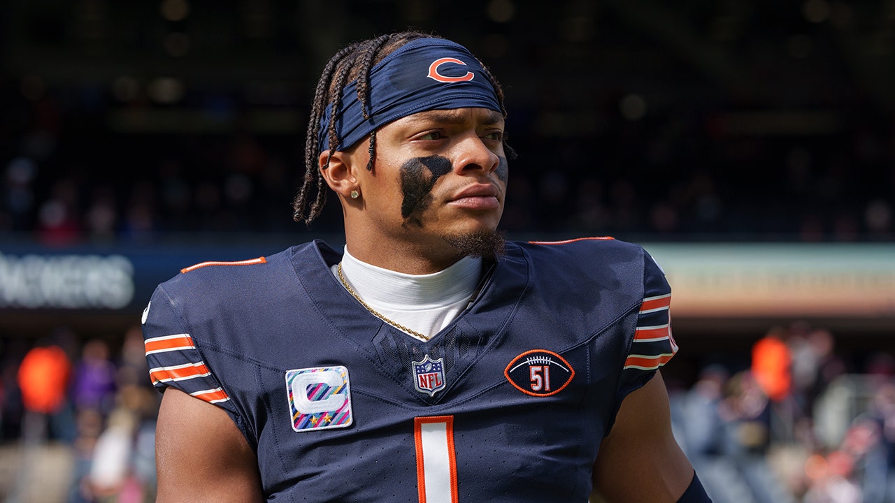 Chicago Bears trade Justin Fields to Pittsburgh Steelers