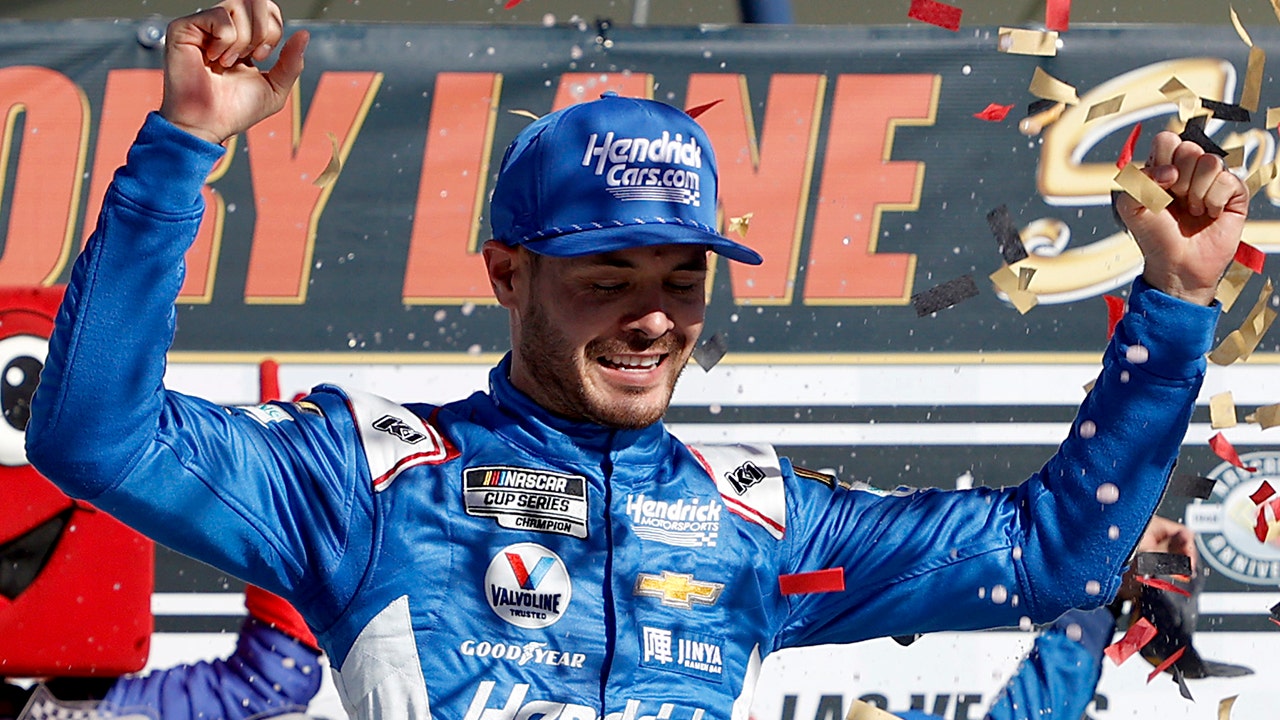 Kyle Larson punches ticket to Championship Four with narrow win in Las ...