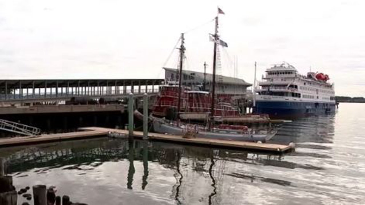 Crew member burned, passengers evacuated from small cruise ship in Maine after explosion