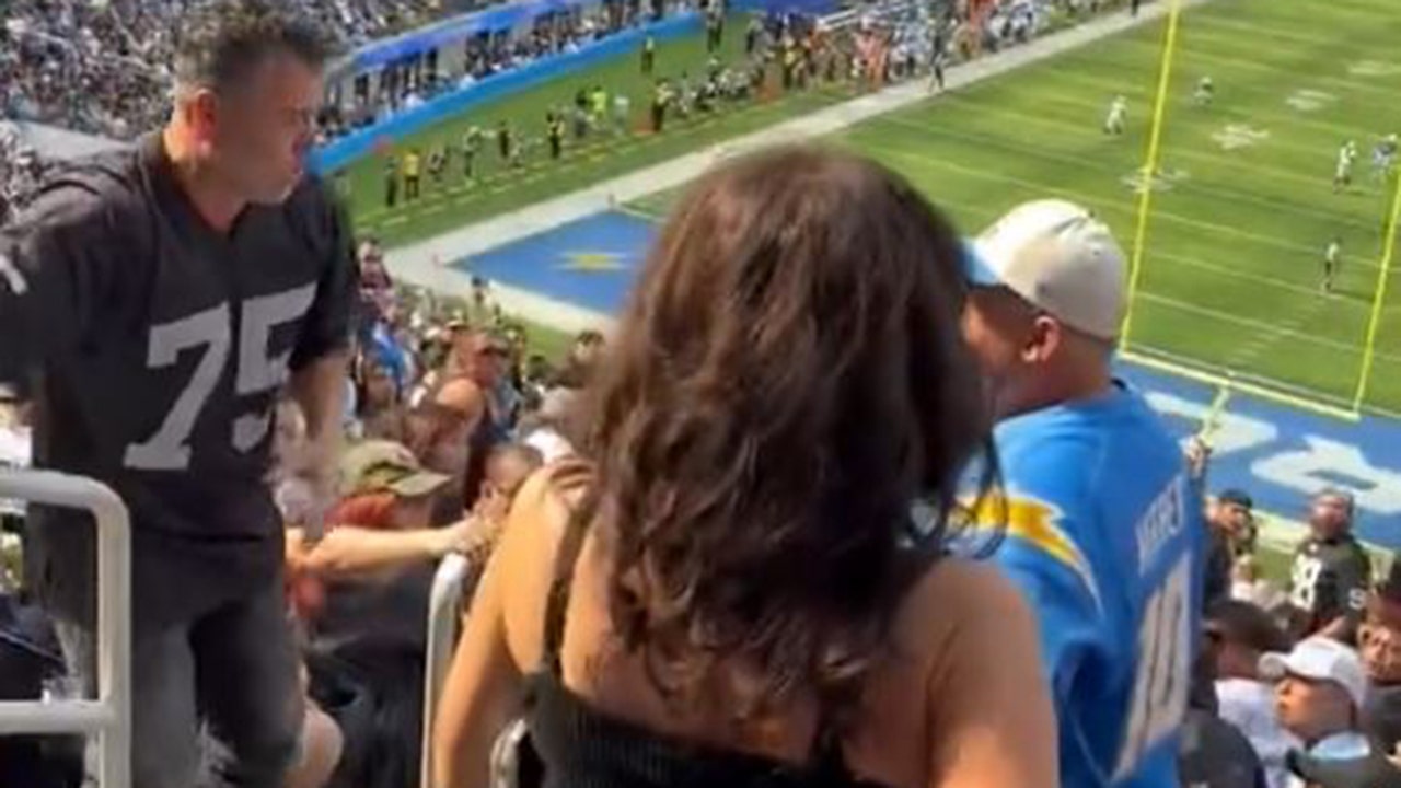 Raiders Fans TAKE OVER SoFi Stadium, Rattle Chargers At Home