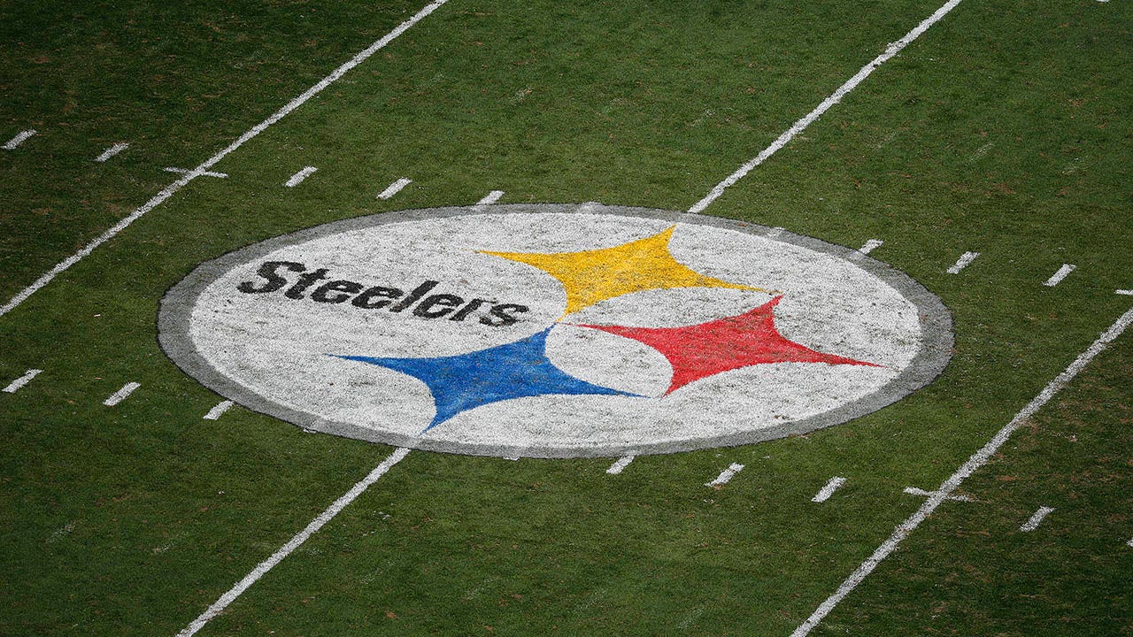 Steelers' charter flight suffers 'mechanical issue' before