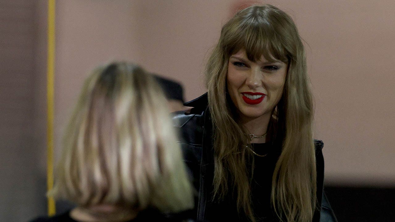 Taylor Swift Appears On 'Sunday Night Football': NBC Sports Calls
