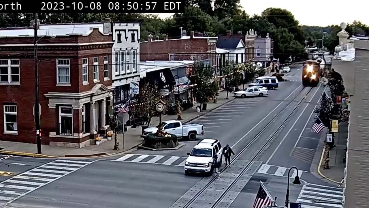 Good Samaritans jump into action as train barrels toward SUV on tracks: video