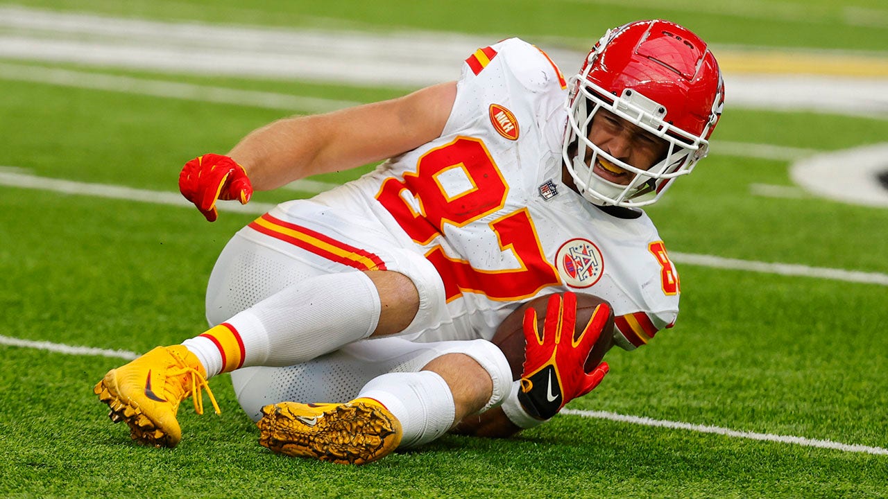 Kansas City Chiefs Tie the Game on Travis Kelce's Touchdown