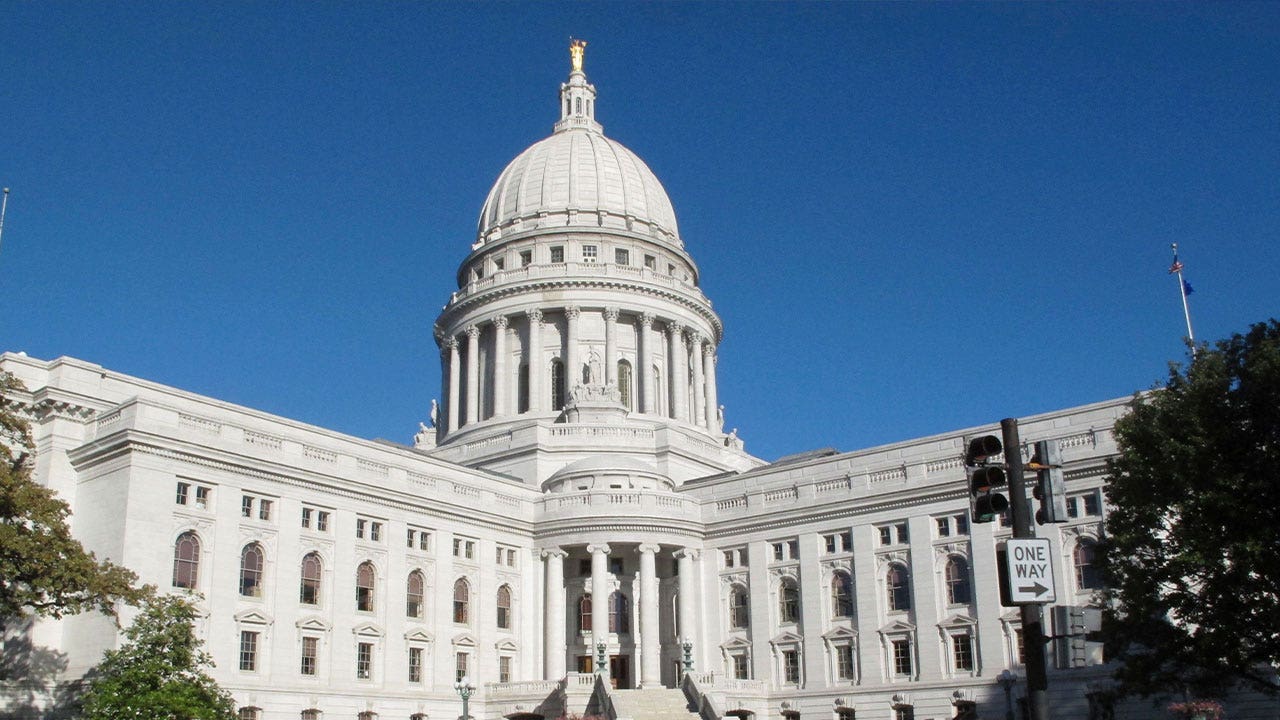 News :Man who brought guns to Wisconsin Capitol twice faces misdemeanor charge