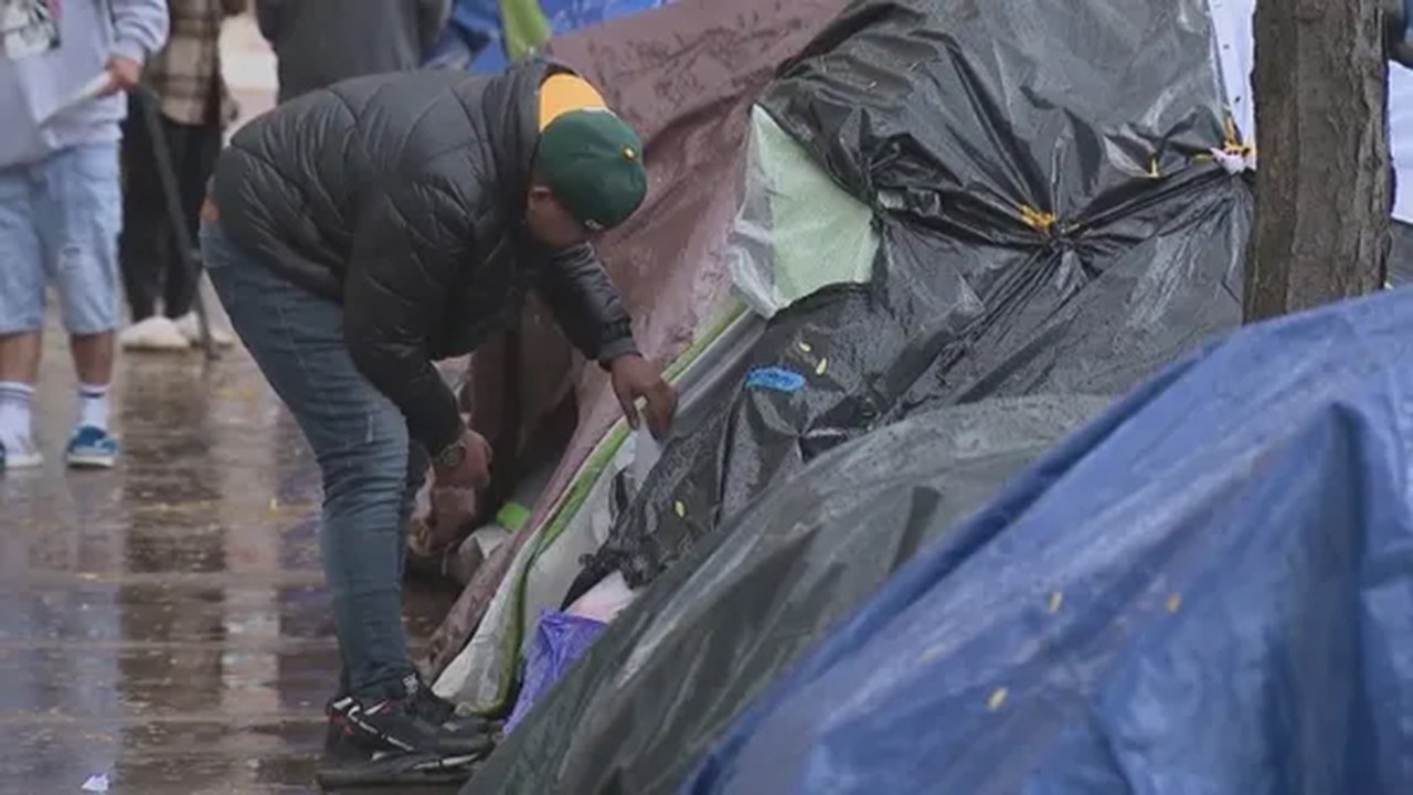 Chicago races to keep thousands of migrants warm ahead of bone-chilling winter