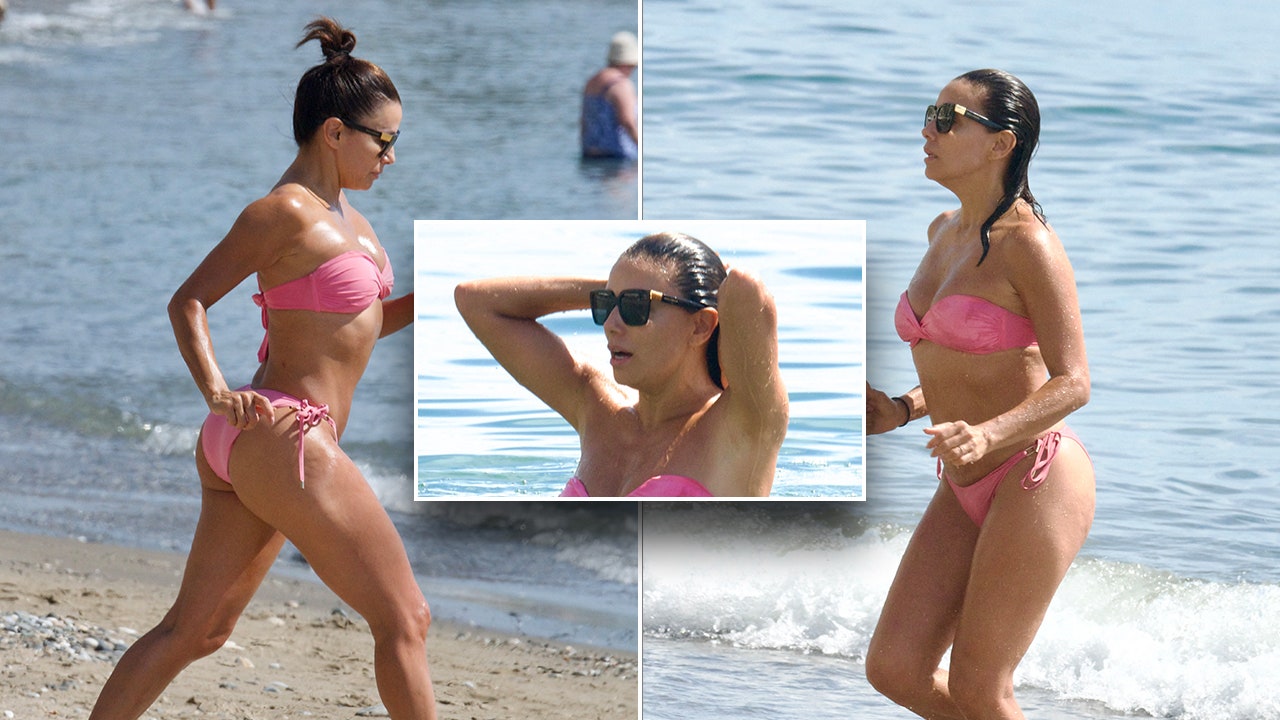 La estrella de «Mujeres desesperadas» Eva Longoria se dirige a la playa en España después de posar con Victoria Beckham