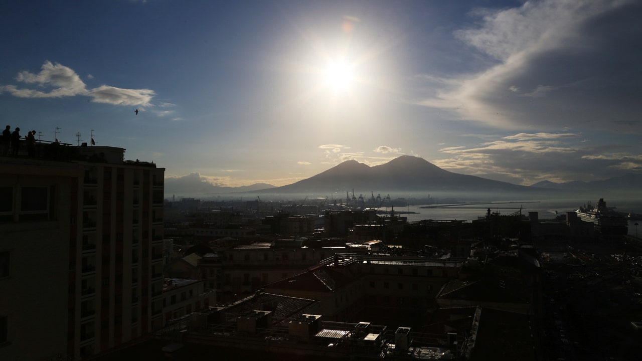 Volcanic tremors stoke mass evacuation fears in Italy Volcanic tremors stoke mass evacuation fears in Italy