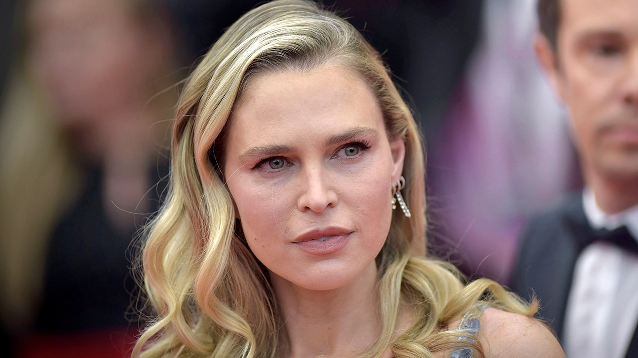 Sara Foster blasts those not supporting Israel amid Hamas war: 'You are not human'