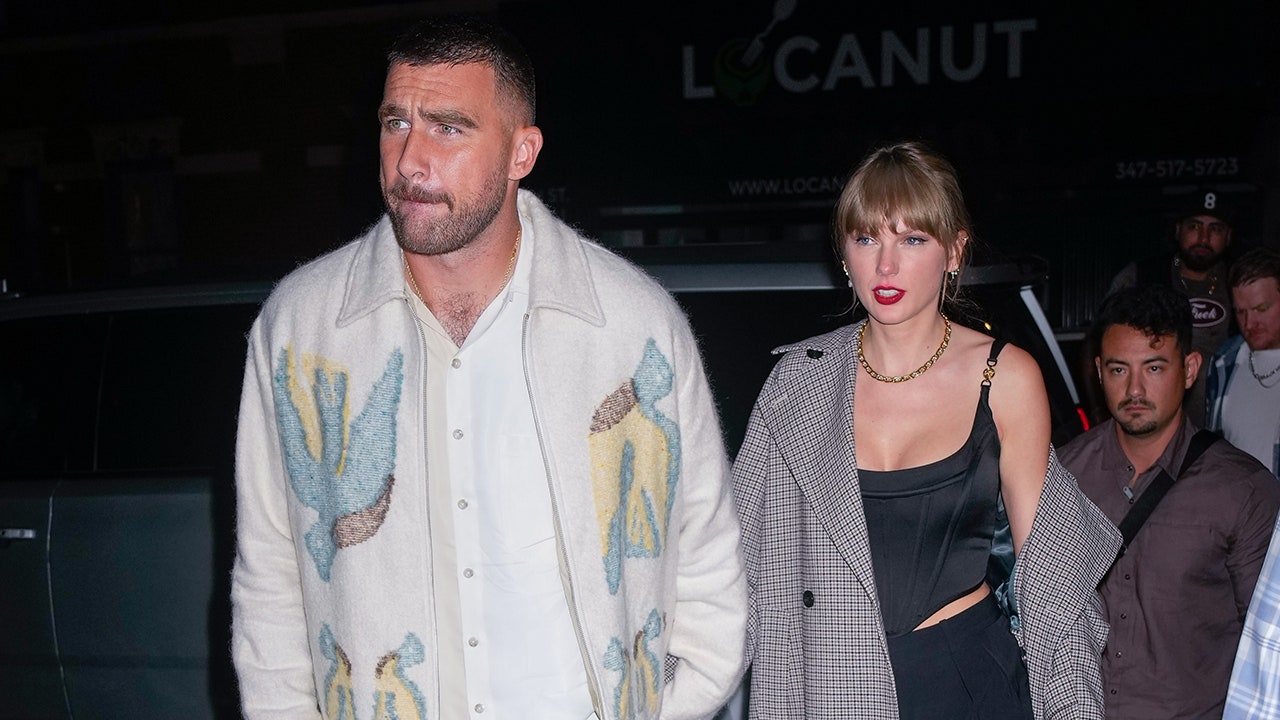 Taylor Swift's romance touchdown with Travis Kelce! Singer's fans