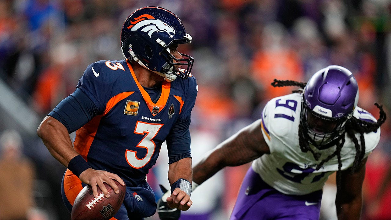 Russell Wilson throws clutch TD pass to lift Broncos to 4th straight win