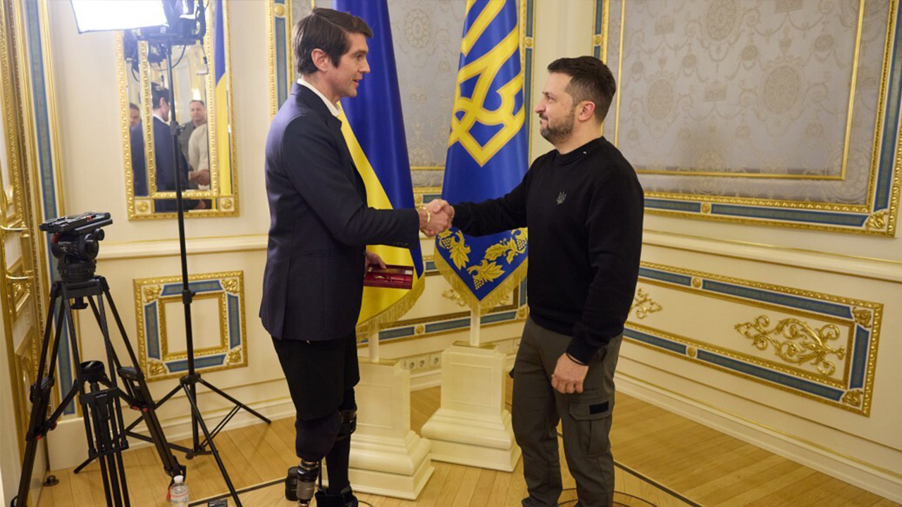 Fox's Benjamin Hall honored by Zelenskyy during 'emotional' return to Ukraine: 'Journalism must never stop'