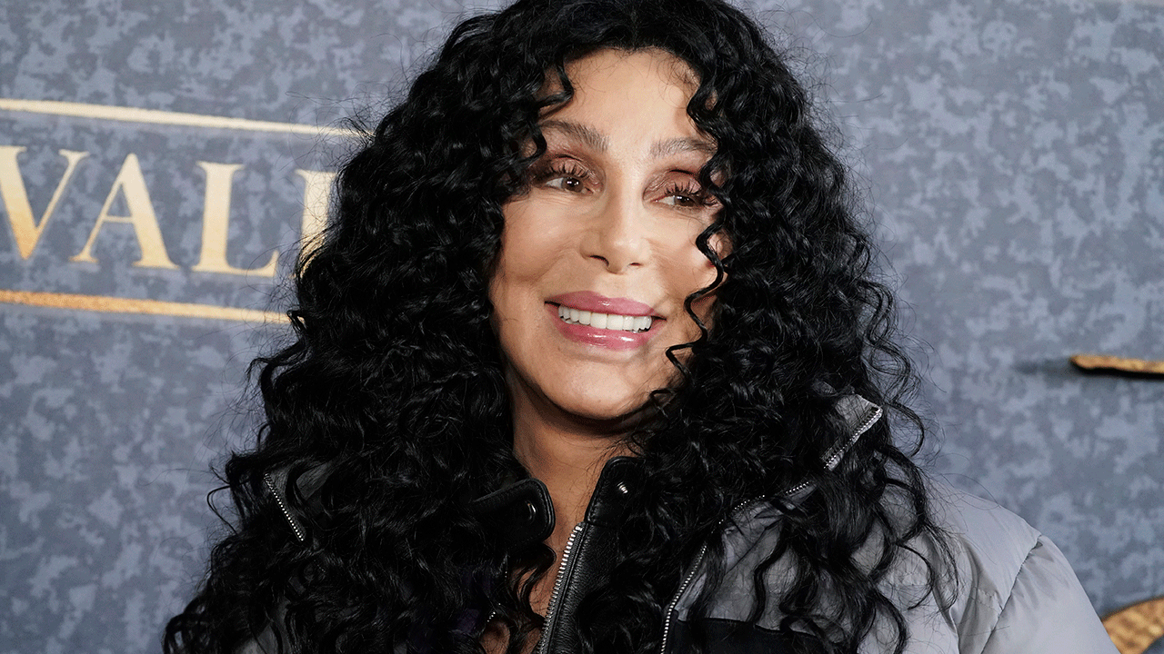 Cher arriving a premiere