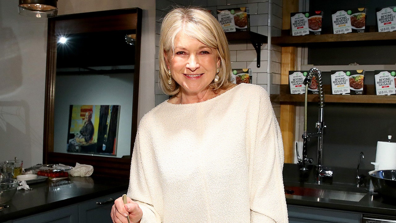 Martha Stewart cancels Thanksgiving after hosting at least 60 holiday dinners