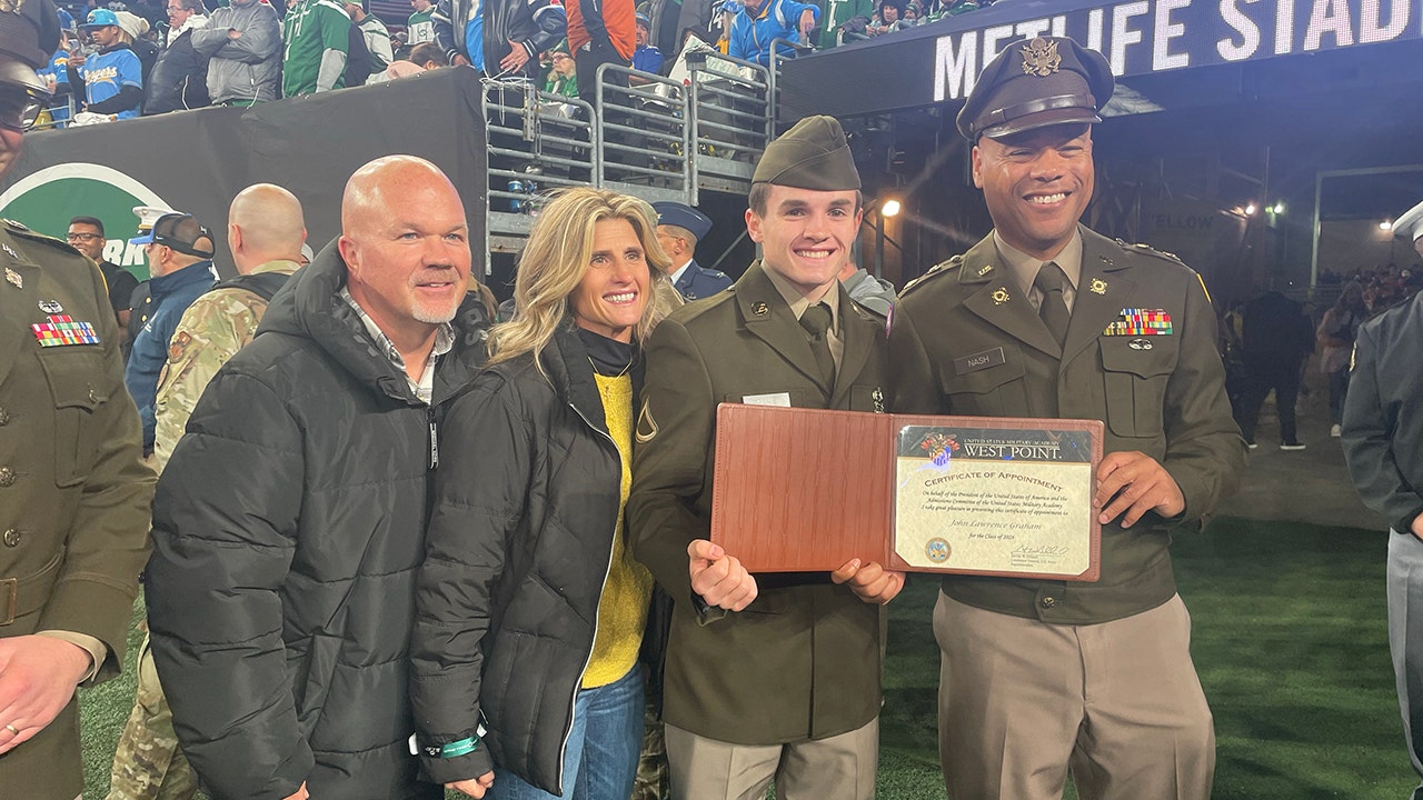 New Jersey teen is surprised with early West Point acceptance at New York Jets game: 'Bunch of gratitude'