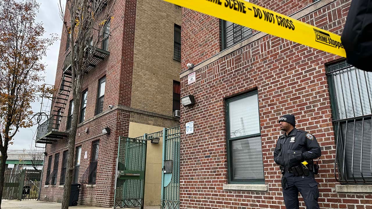 纽约夫妇和5岁儿子被发现在公寓内被刺死：官方