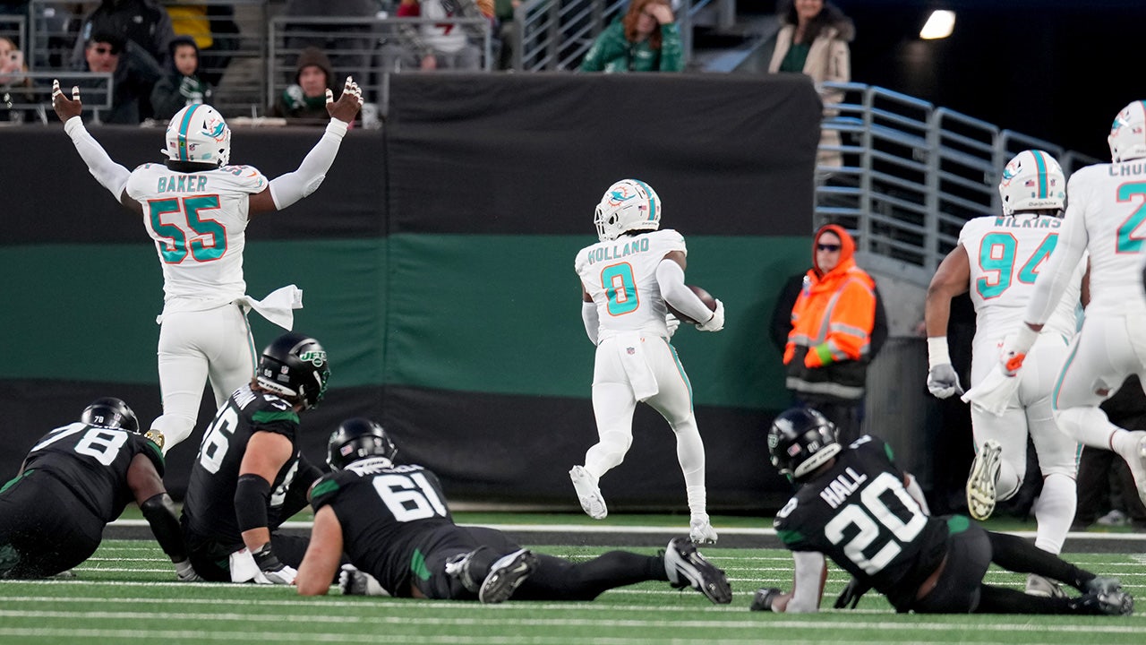 Dolphins’ Jevon Holland closes out first half of Black Friday game with 99-yard pick-six