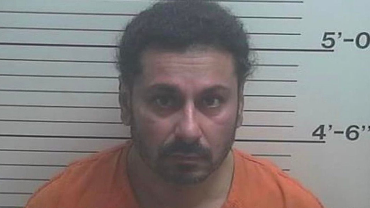 Indiana man kills wife with kids in tow on way to family photos at JCPenny: Police