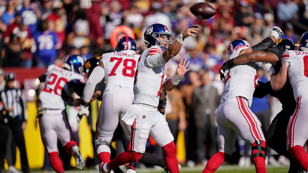 Tommy DeVito picks up first career win as Giants’ defense picks off Sam Howell 3 times
