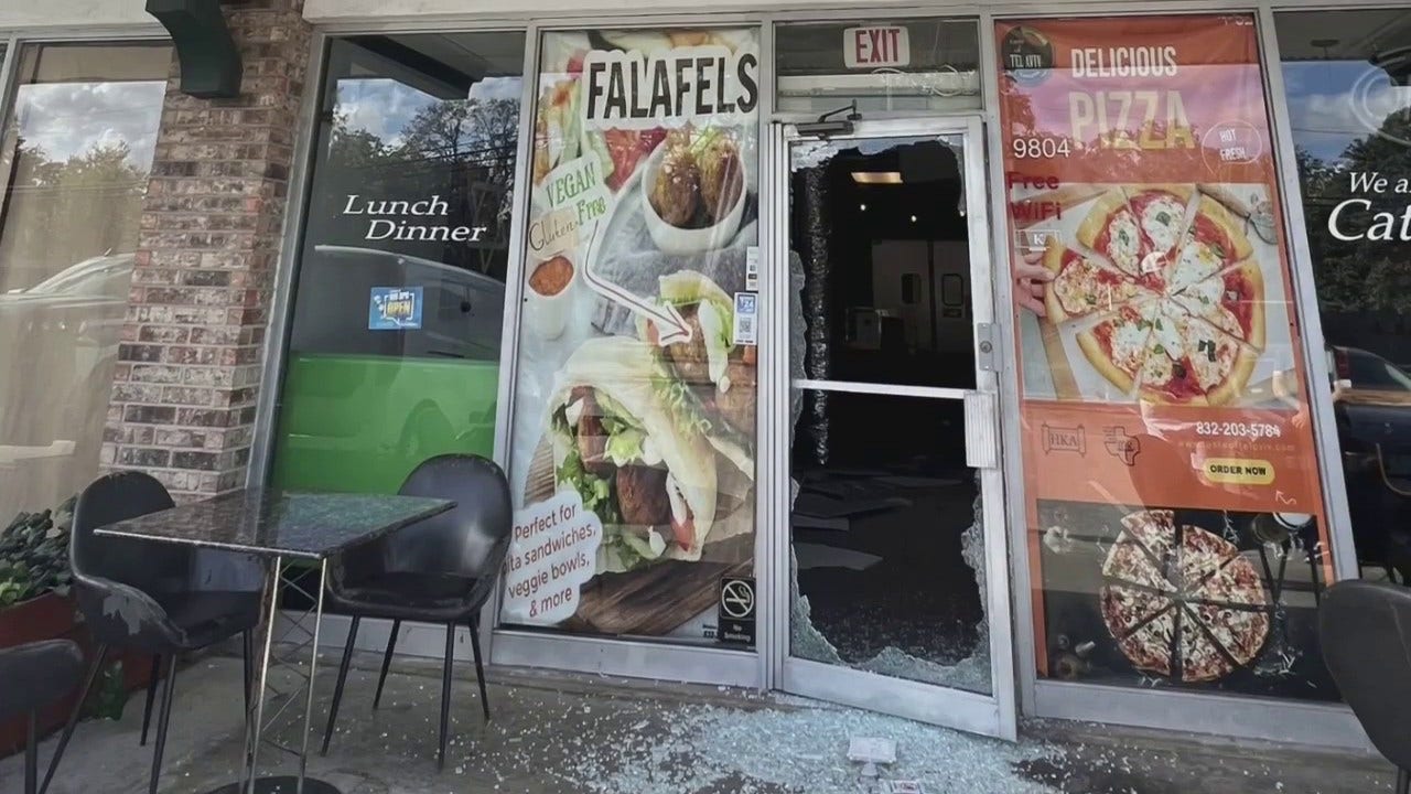 Israeli restaurant in Texas damaged by burglar who entered by drilling hole through concrete roof