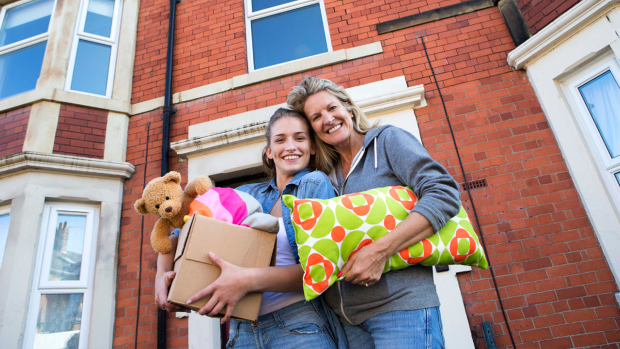 Фото мамы с студентом. Moved out from the parents Home. Mom package.