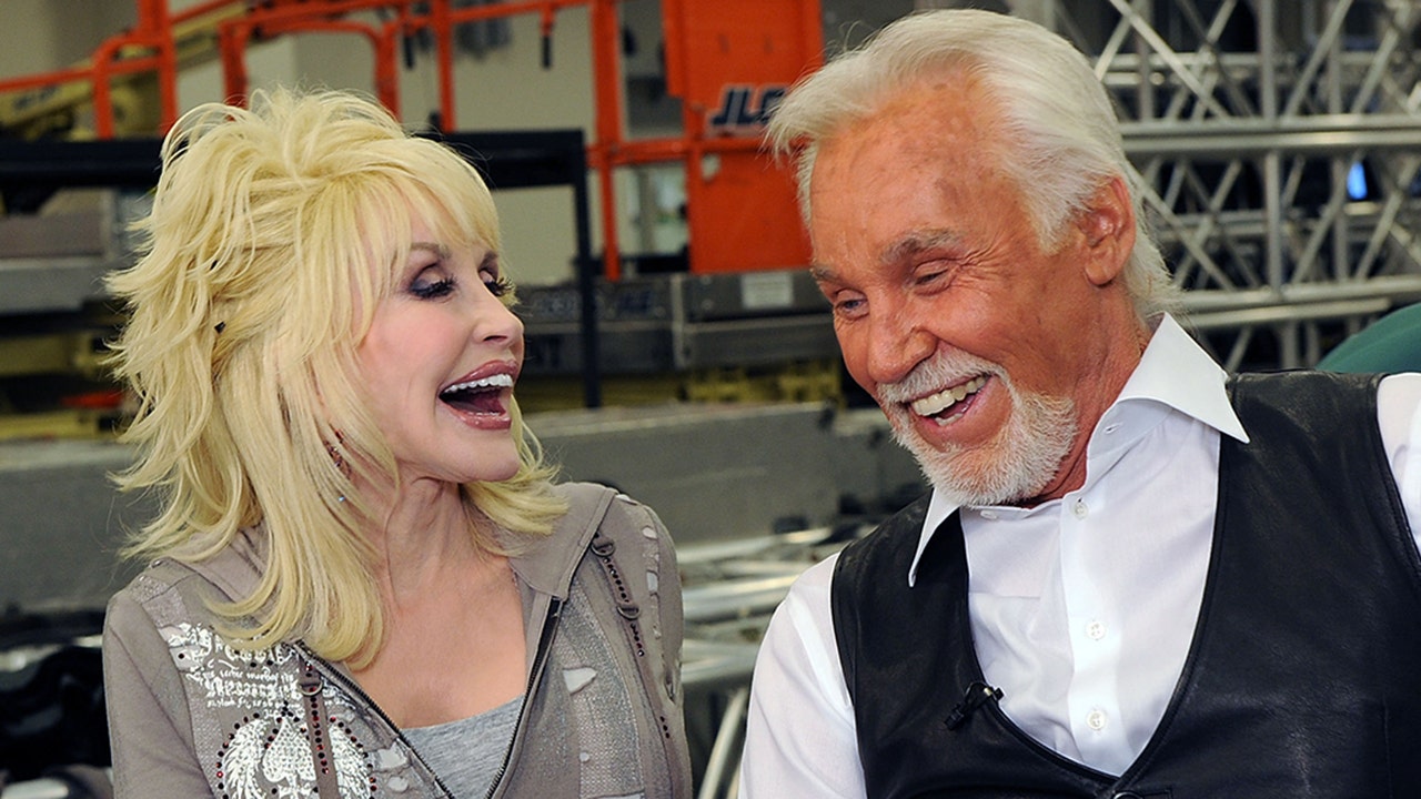 Dolly Parton Shares Regrets About Getting Plastic Surgery