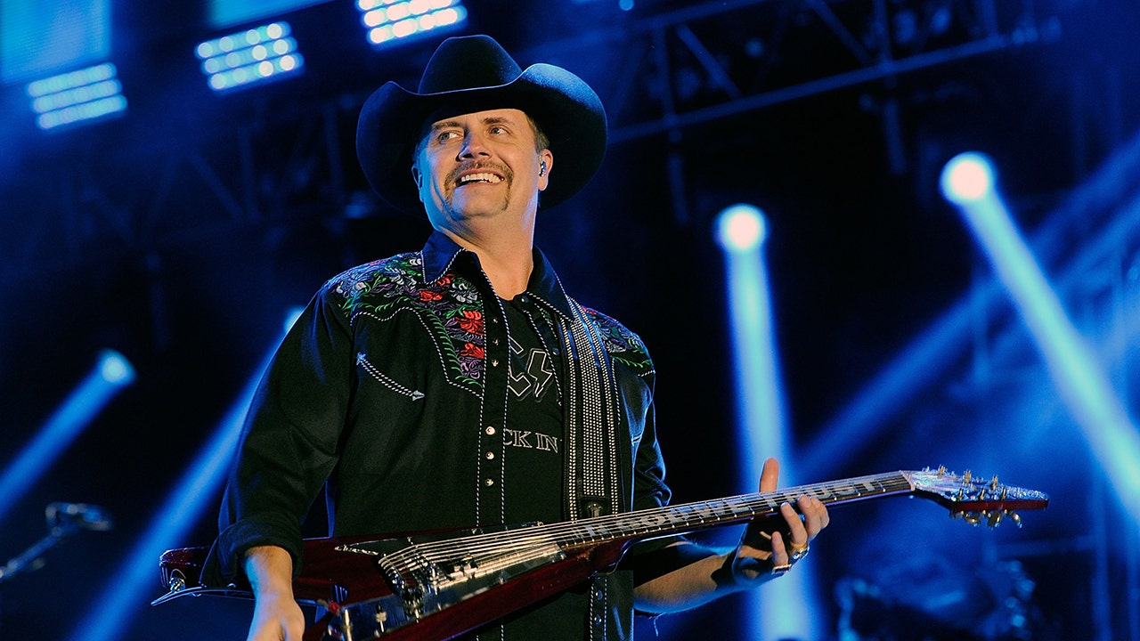 Country star John Rich would sacrifice his music career for his kids. (Getty Images)