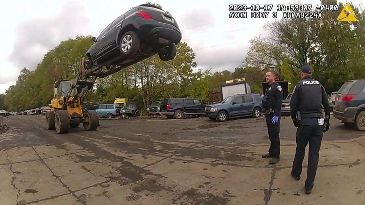 News :Ohio car theft suspect foiled by quick-thinking forklift operator who holds him 20 feet in the air